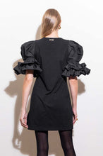 Cargar imagen en el visor de la galería, Cypria T-shirt dress negro
